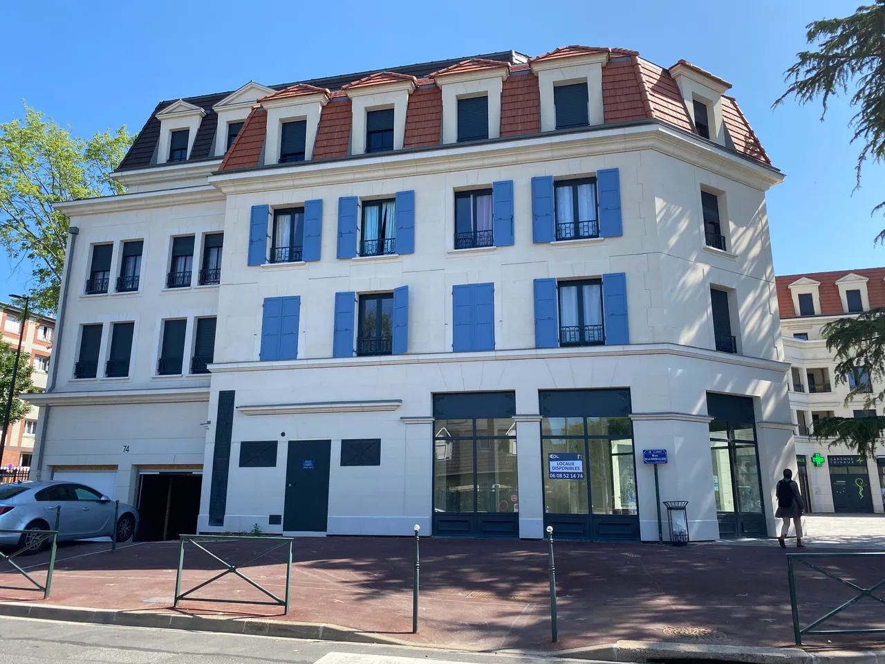 retail - Shop At The Foot Of The Building For Rent - gallery - 2