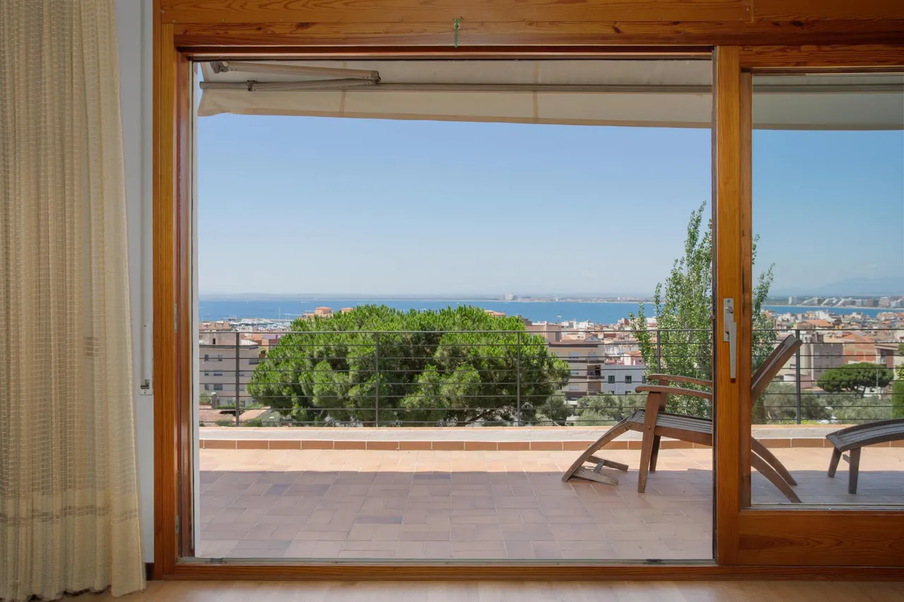 living - 704m² house / villa for sale in Bay of Roses, Costa Brava - gallery - 5
