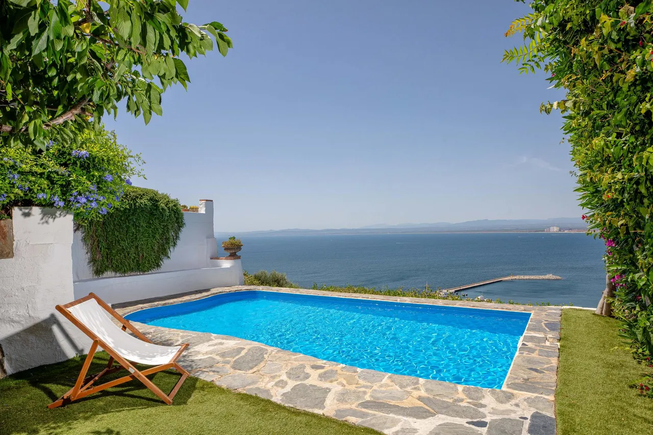 living - Casa / villa de 215m² en venta en Bahía de Rosas - gallery - 2