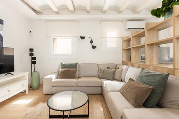 living - 67m² apartment for sale in Gótico, Barcelona - featured