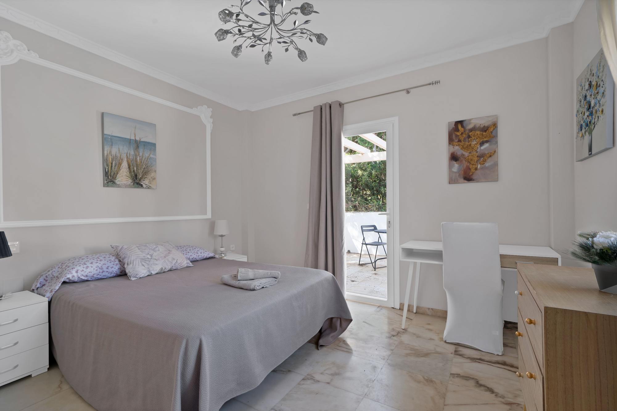 living - 565m² house / villa with 150m² garden for sale in East Marbella - gallery thumbnail - 4