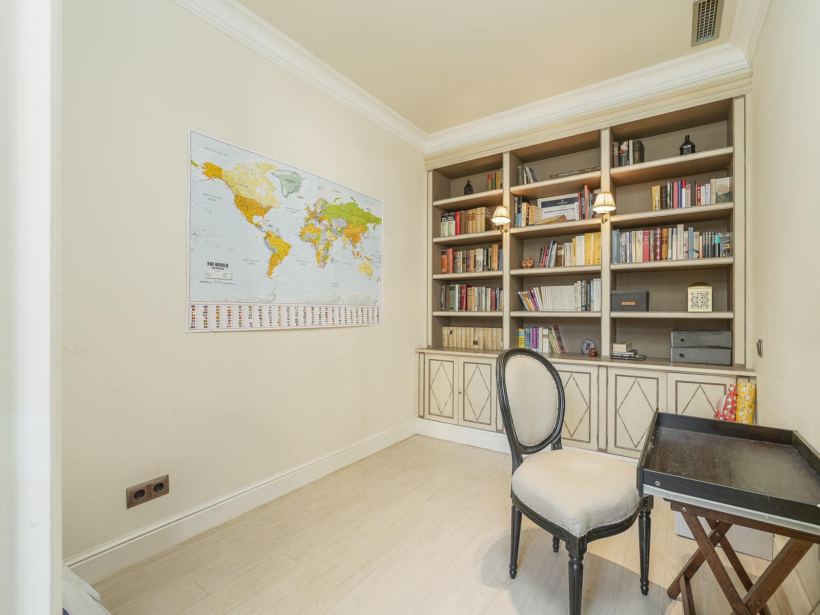 living - Piso de 195m² en venta en Eixample Izquierdo, Barcelona - gallery thumbnail - 10