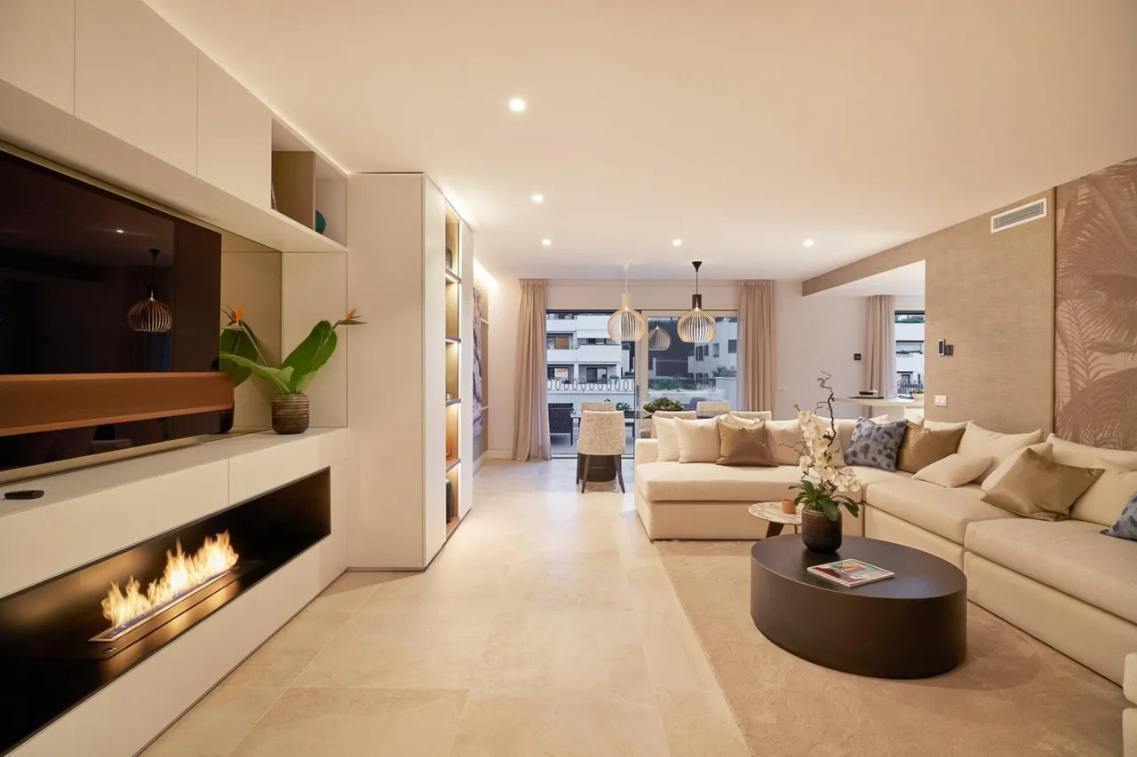 living - New phase of six apartments in luxury development on the Golden Mile, set in a landscaped gardens and a short walk to Puente Romano. - gallery - 3