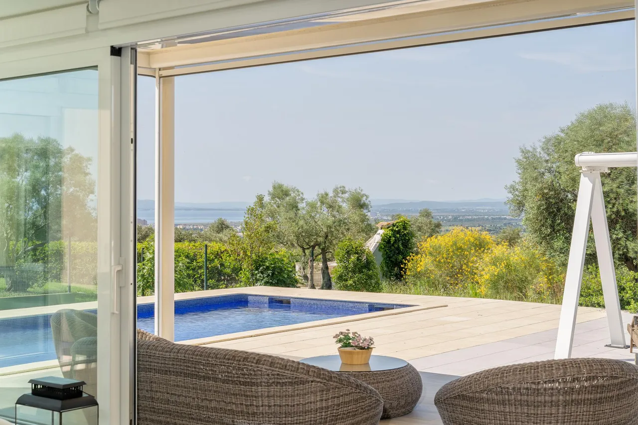living - Casa / villa de 290m² en venta en Bahía de Rosas - gallery - 4