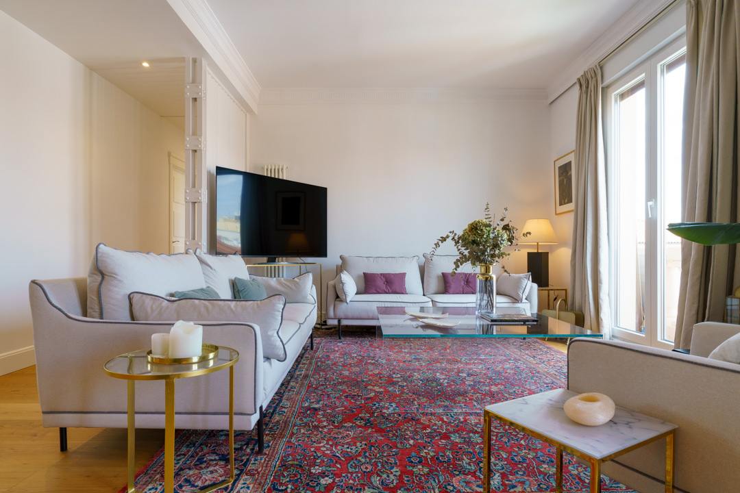 living - 140m² apartment for rent in Almagro, Madrid - gallery thumbnail - 4