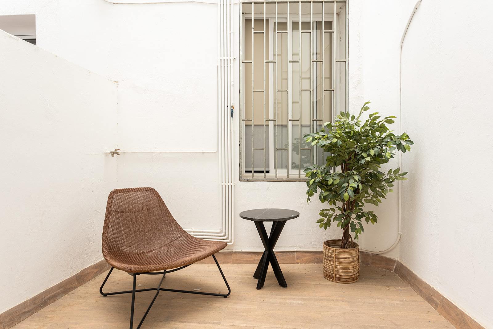 living - Piso de 85m² con 7m² terraza en venta en Gótico, Barcelona - featured