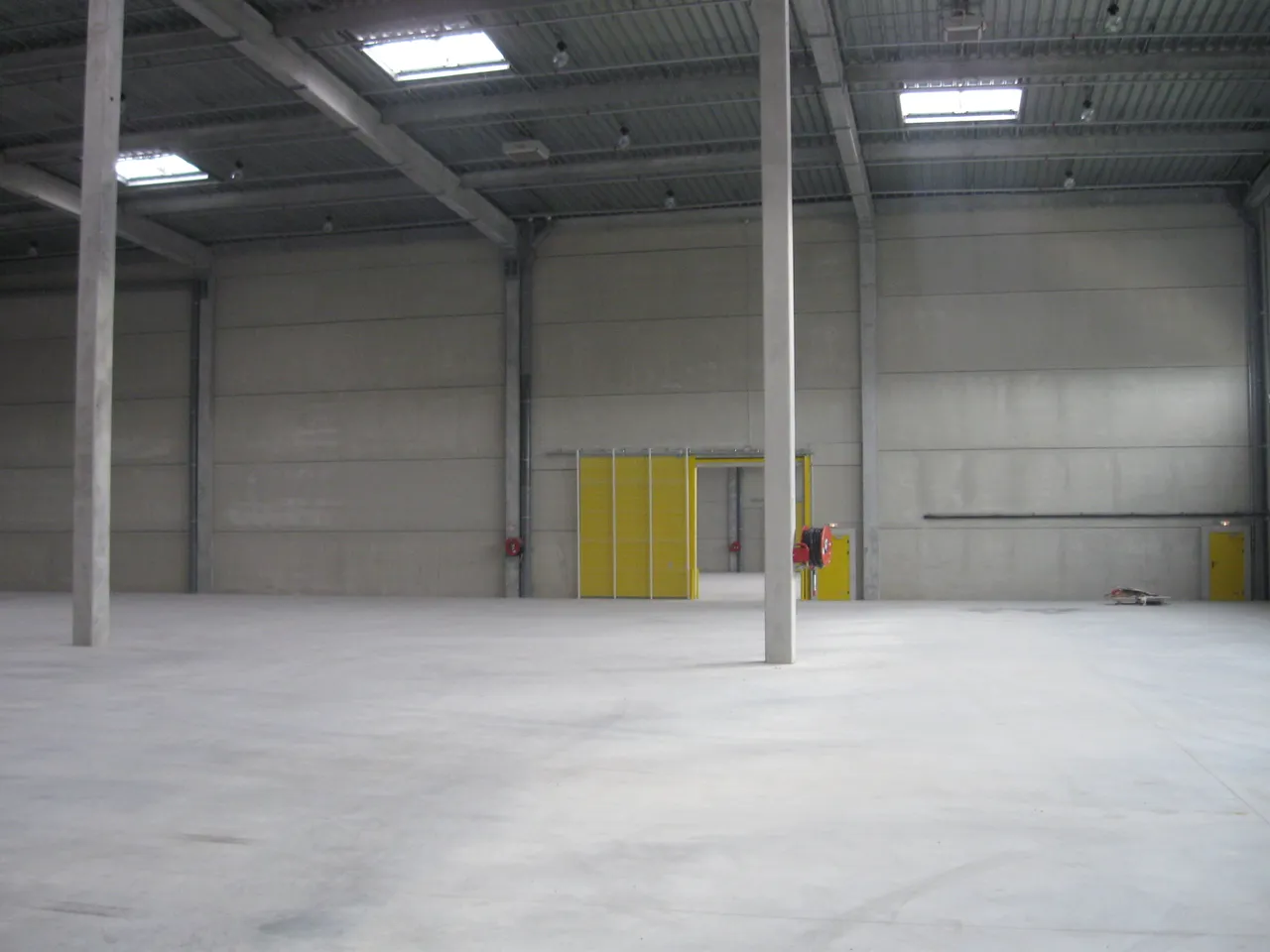 logistics - Logistics Warehouse For Rent - gallery - 4