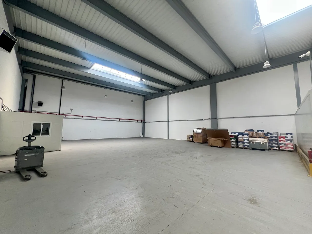logistics - Light Industrial Premises / Offices For Rent - gallery - 5
