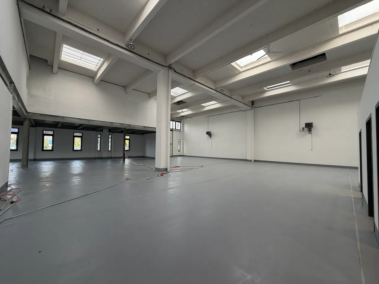 logistics - Light Industrial Premises / Offices For Rent - gallery - 2