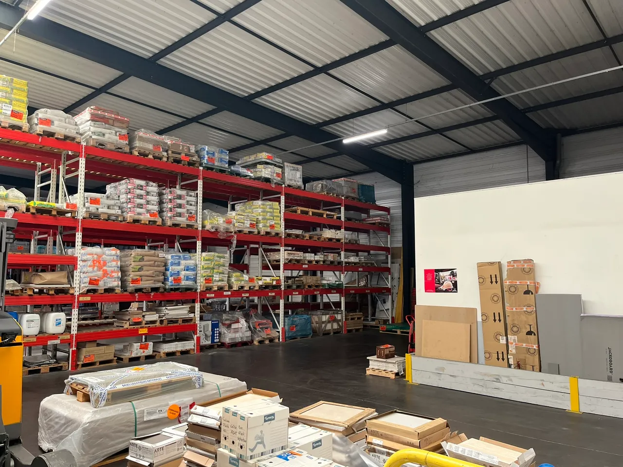 logistics - Light Industrial Premises / Offices For Rent - gallery - 3