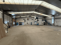 logistics - Local d’activités À Louer - gallery thumbnail - 2