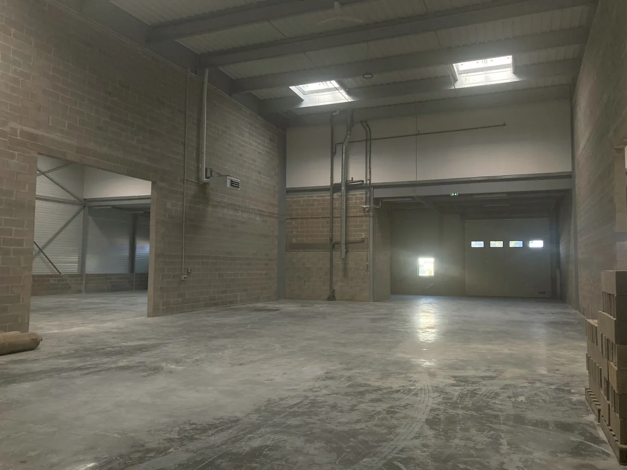 logistics - Light Industrial Premises / Offices For Rent - gallery - 3