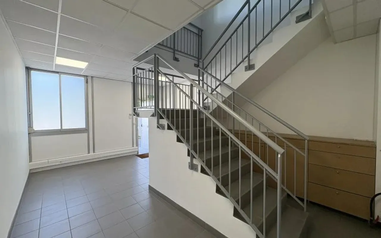 logistics - Light Industrial Premises / Offices For Rent - gallery - 4