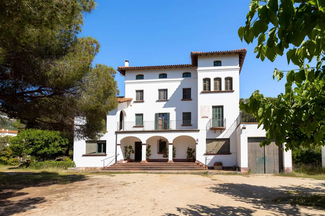 living - 922m² country house with 27,090m² garden for sale in Alella - gallery - 2