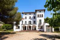 living - Casa rural de 922m² con 27,090m² de jardín en venta en Alella - gallery thumbnail - 2