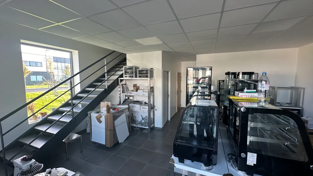 logistics - Light Industrial Premises / Offices For Rent - gallery - 6