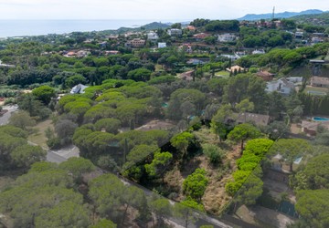 living - Parcela de 2,599m² en venta en Sant Andreu de Llavaneres - featured