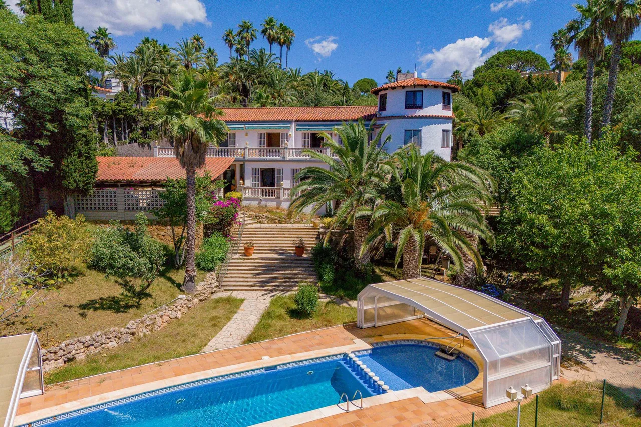 living - Casa / villa de 875m² en venta en Lloret de Mar - gallery - 2