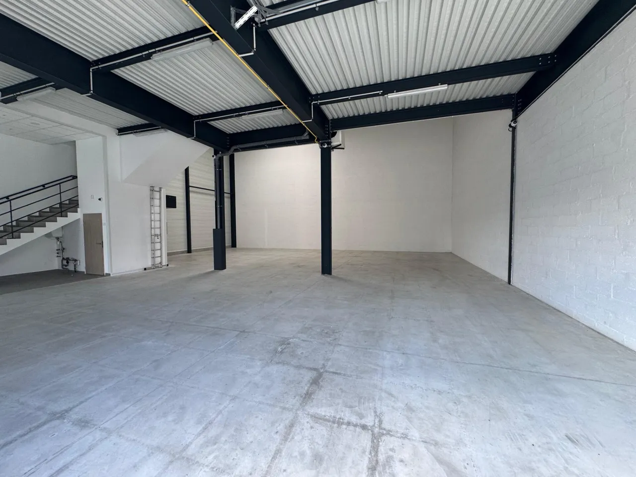 logistics - Light Industrial Premises / Offices For Rent - gallery - 5