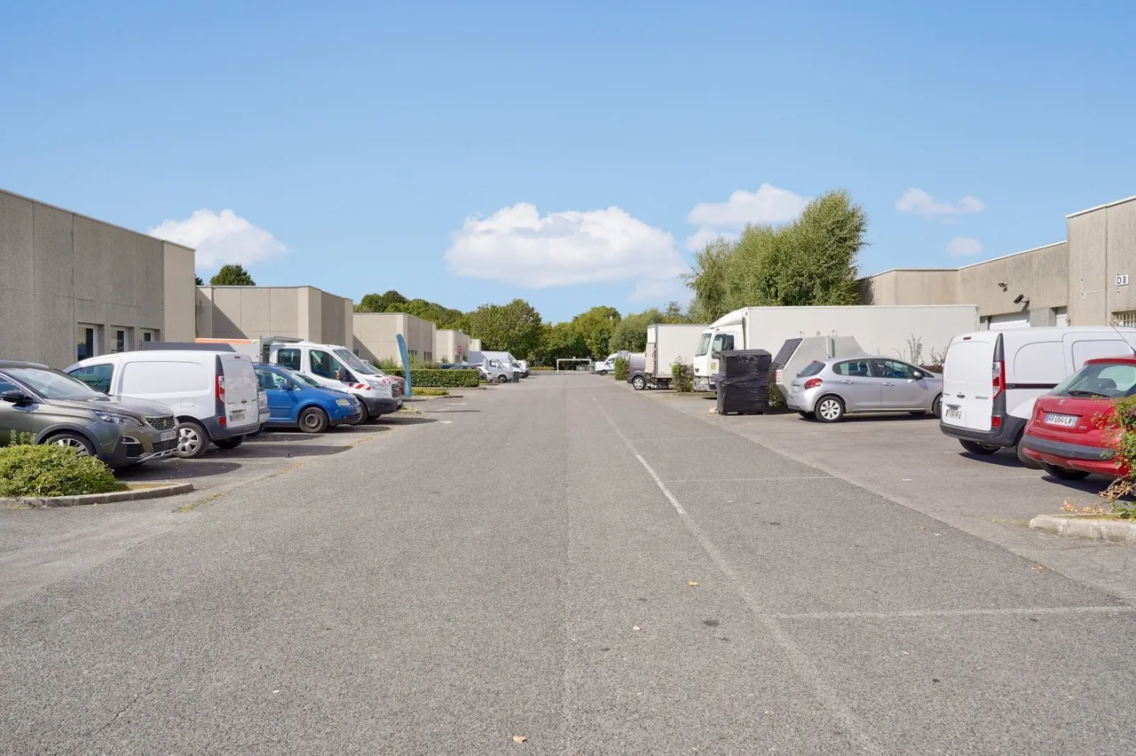 logistics - Entrepôt / Bureaux À Louer - gallery - 5