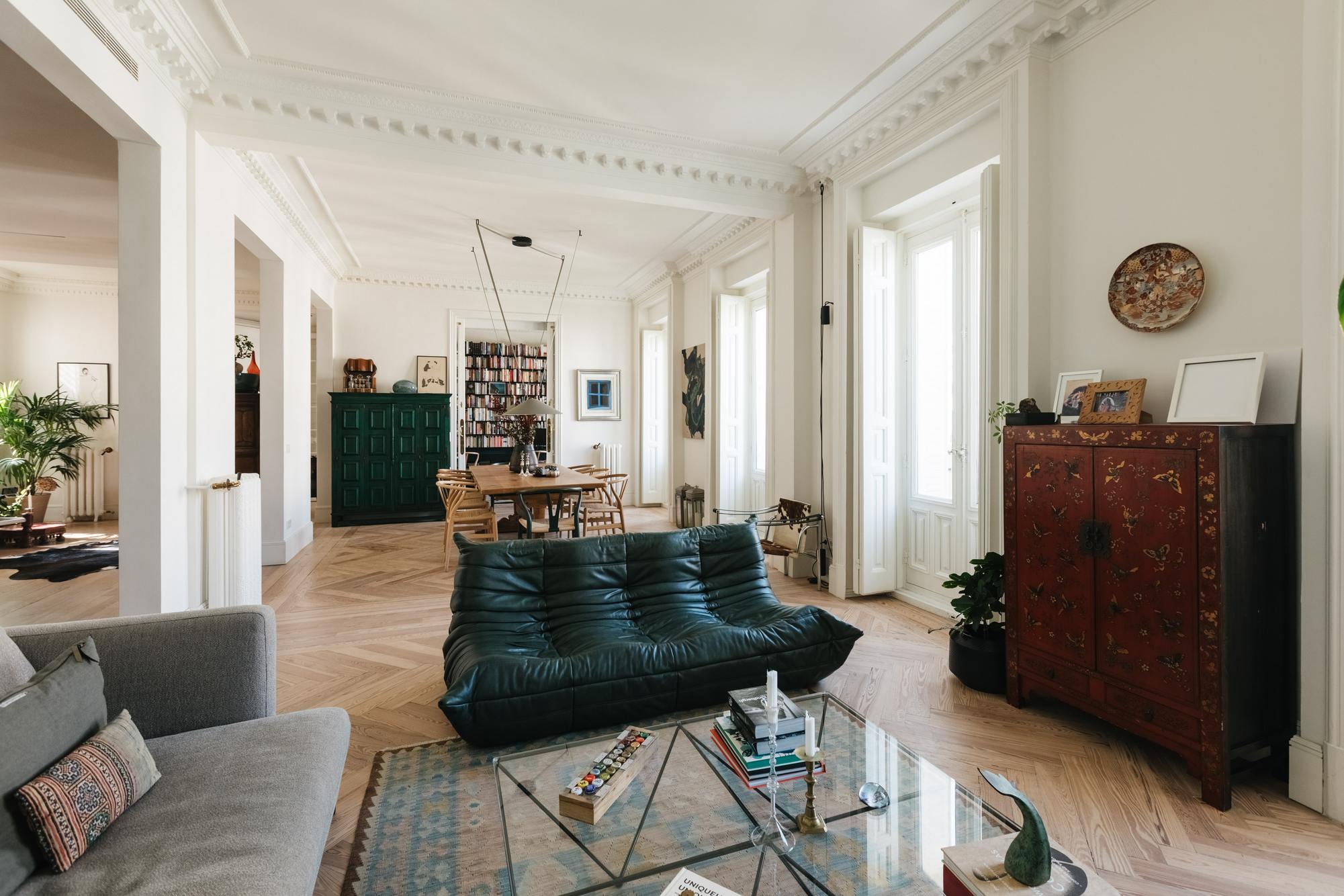 living - Piso de 238m² en alquiler en Jerónimos, Madrid - gallery thumbnail - 2
