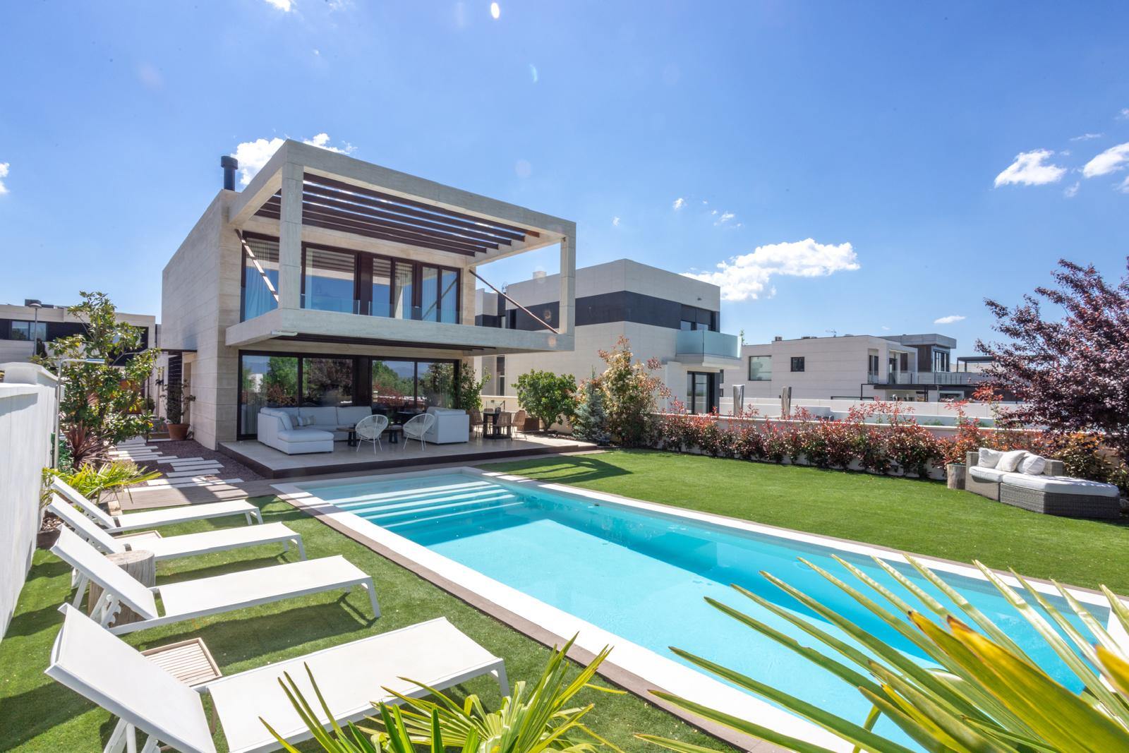 living - 550m² country house for rent in Majadahonda, Madrid - featured