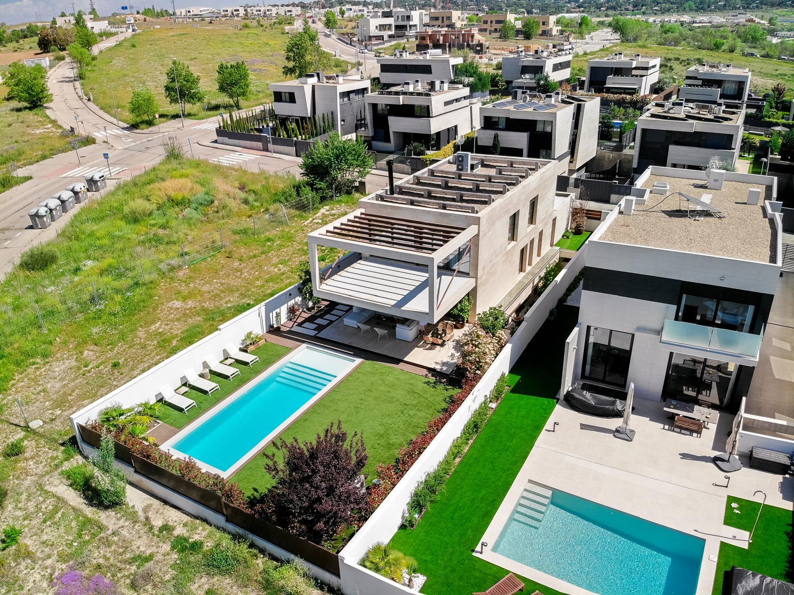 living - 550m² country house for rent in Majadahonda, Madrid - gallery thumbnail - 3