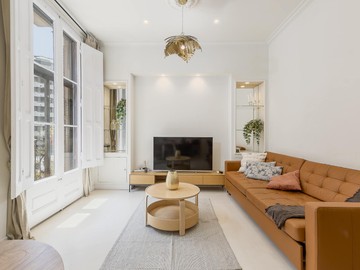 living - Piso de 83m² en venta en Eixample Derecho, Barcelona - featured