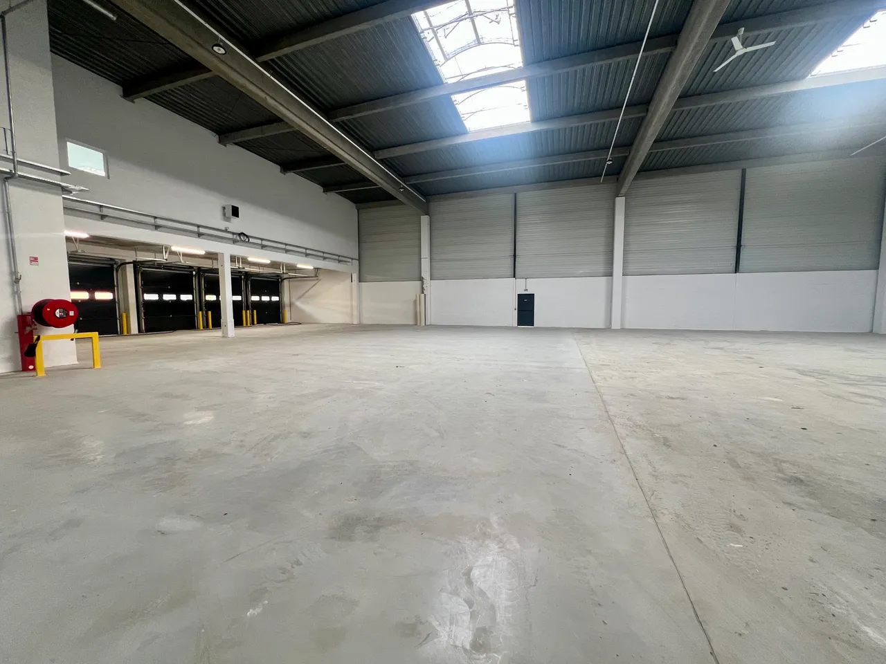 logistics - Warehouse / Offices For Rent - gallery - 2