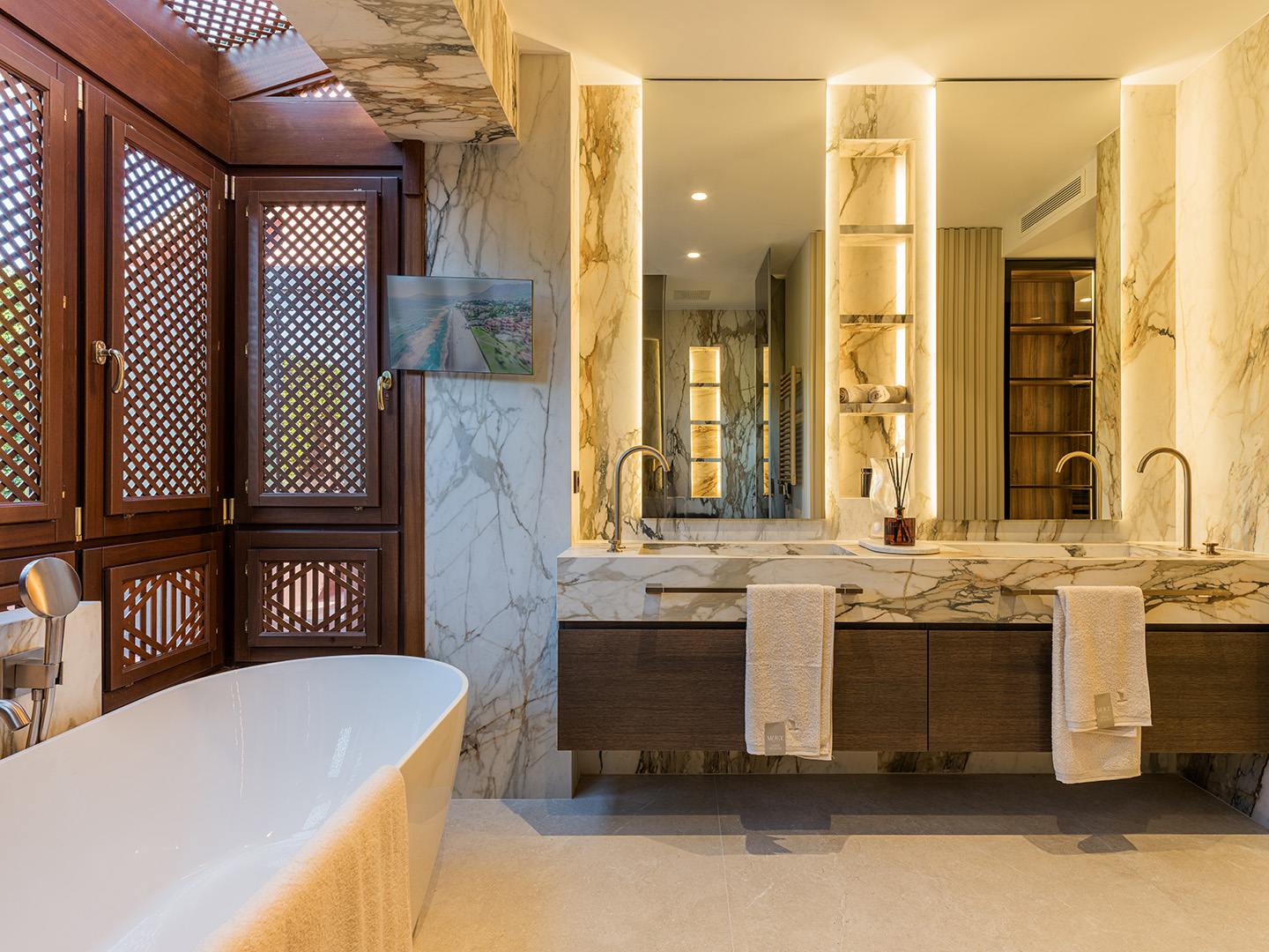 living - 206m² penthouse with 125m² terrace for sale in New Golden Mile - gallery - 7
