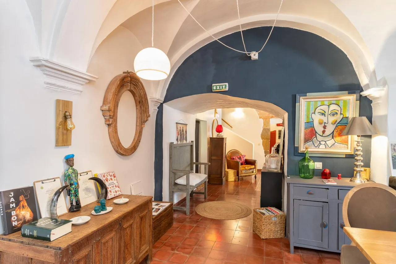 living - 795m² house / villa for sale in El Gironés, Girona - gallery - 6