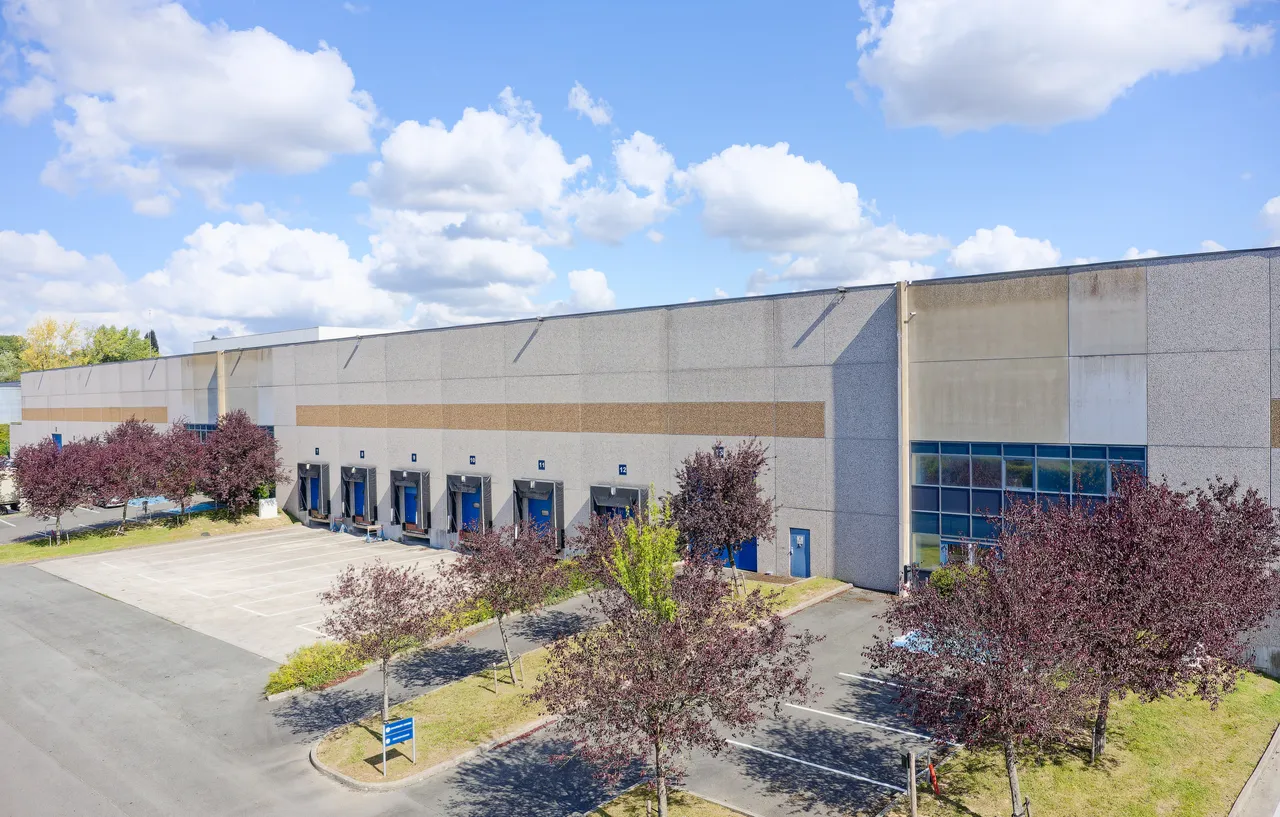 logistics - Logistics Warehouse For Rent - gallery - 2