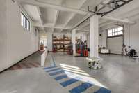 logistics - Activités / Bureaux À Louer - gallery thumbnail - 3