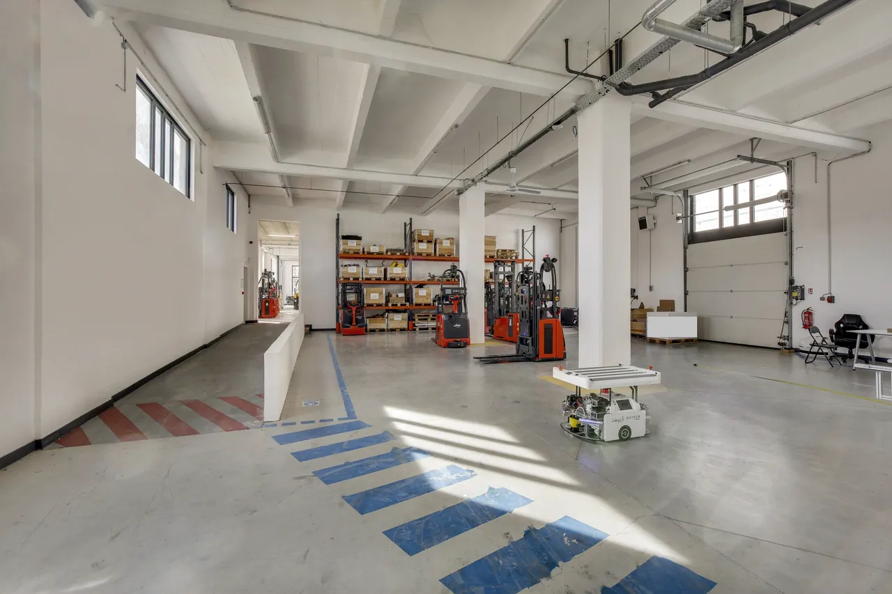 logistics - Light Industrial Premises / Offices For Rent - gallery - 3