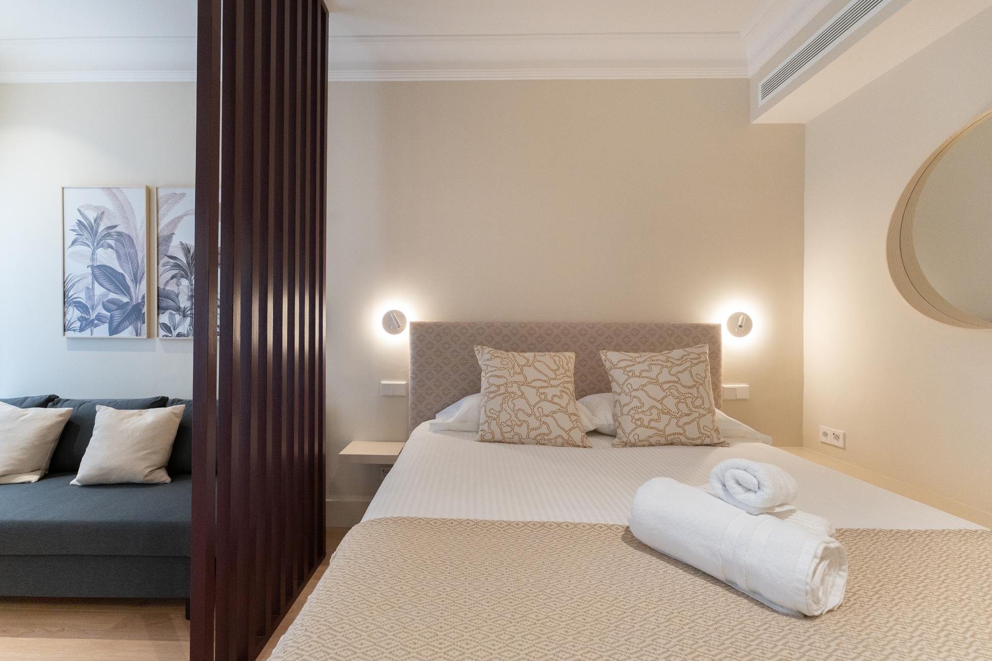 living - 45m² apartment for rent in Castellana, Madrid - gallery thumbnail - 4