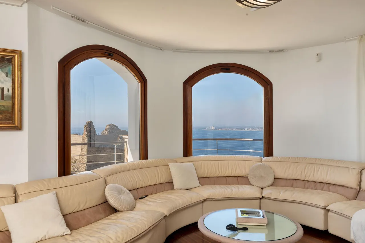 living - 390m² house / villa for sale in Bay of Roses, Costa Brava - gallery - 10