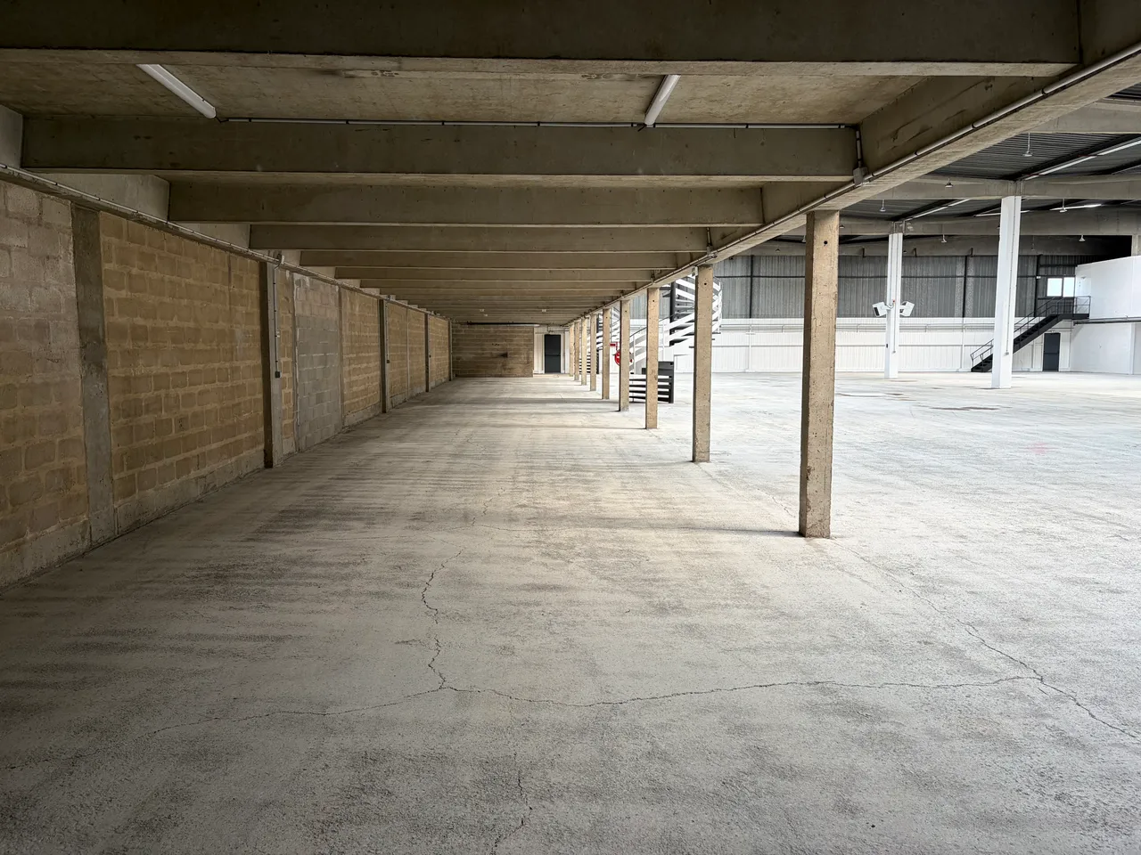 logistics - Entrepôt / Bureaux À Louer - gallery - 10