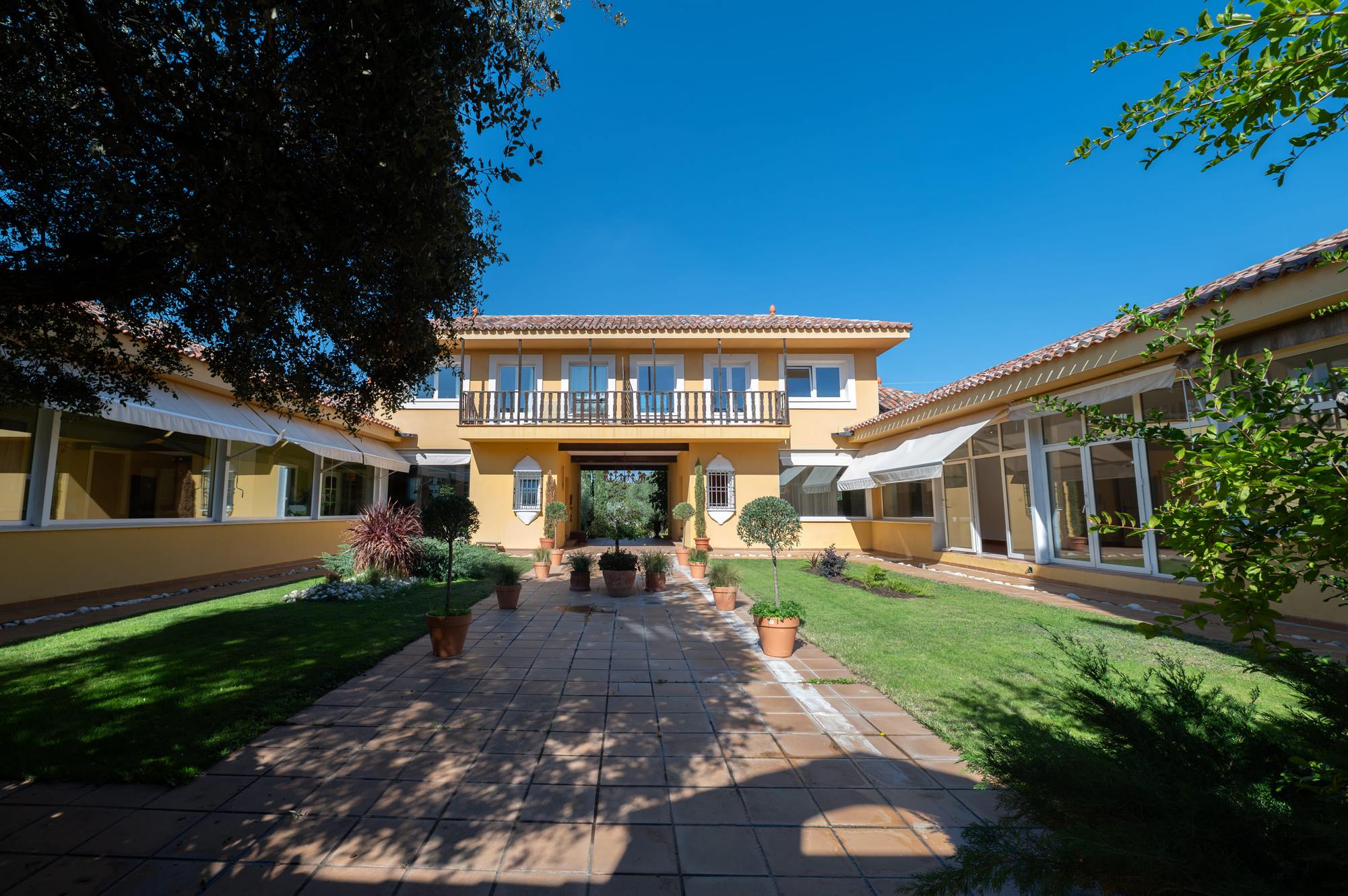 living - Casa rural de 664m² en venta en Sierra de Madrid, Madrid - gallery thumbnail - 1