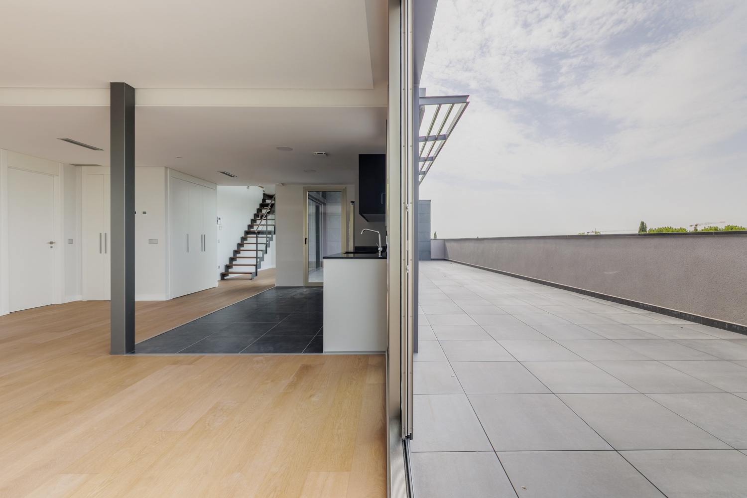 living - 186m² penthouse with 150m² terrace for sale in Majadahonda - gallery thumbnail - 1