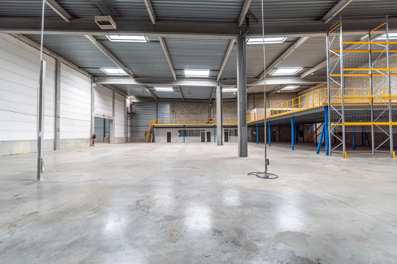 logistics - Warehouse / Offices For Rent - gallery - 10