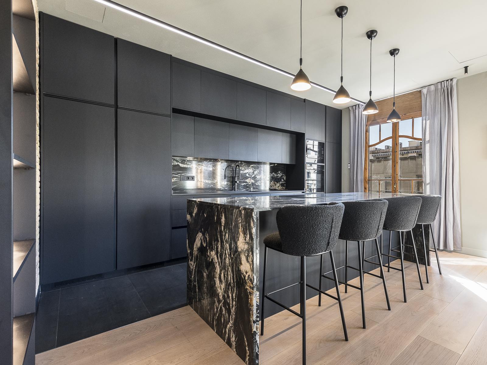 living - Piso de 185m² en alquiler en Eixample Derecho, Barcelona - gallery thumbnail - 4