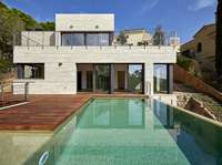 living - Villa moderna recién construida en venta en Cala Canyelles - gallery thumbnail - 2