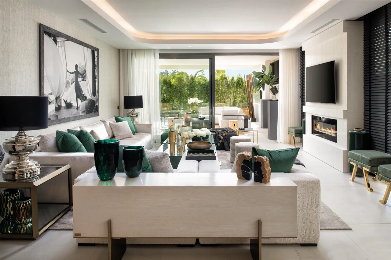 living - New Development of luxury apartments with private pools for sale in a highly sought after area on the Golden Mile in Marbella, with tropical communal gardens and pools. - gallery - 6