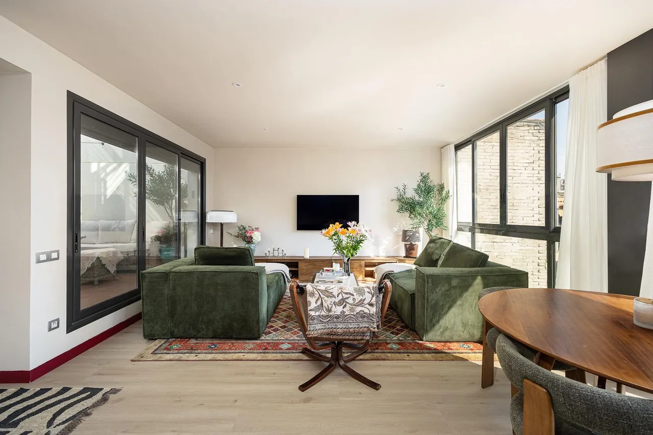 living - 84m² penthouse with 67m² terrace for sale in Eixample Right - gallery - 3