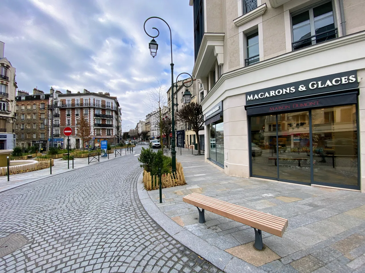 retail - Shop At The Foot Of The Building For Rent - gallery - 6