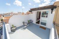 living - Ático de 60m² con 15m² terraza en alquiler en Extramurs - gallery thumbnail - 2