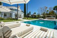 living - 722m² house / villa with 150m² terrace for sale in Nueva Andalucía - gallery thumbnail - 1
