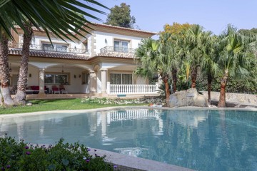 living - 1,180m² house / villa for sale in Godella / Rocafort - featured