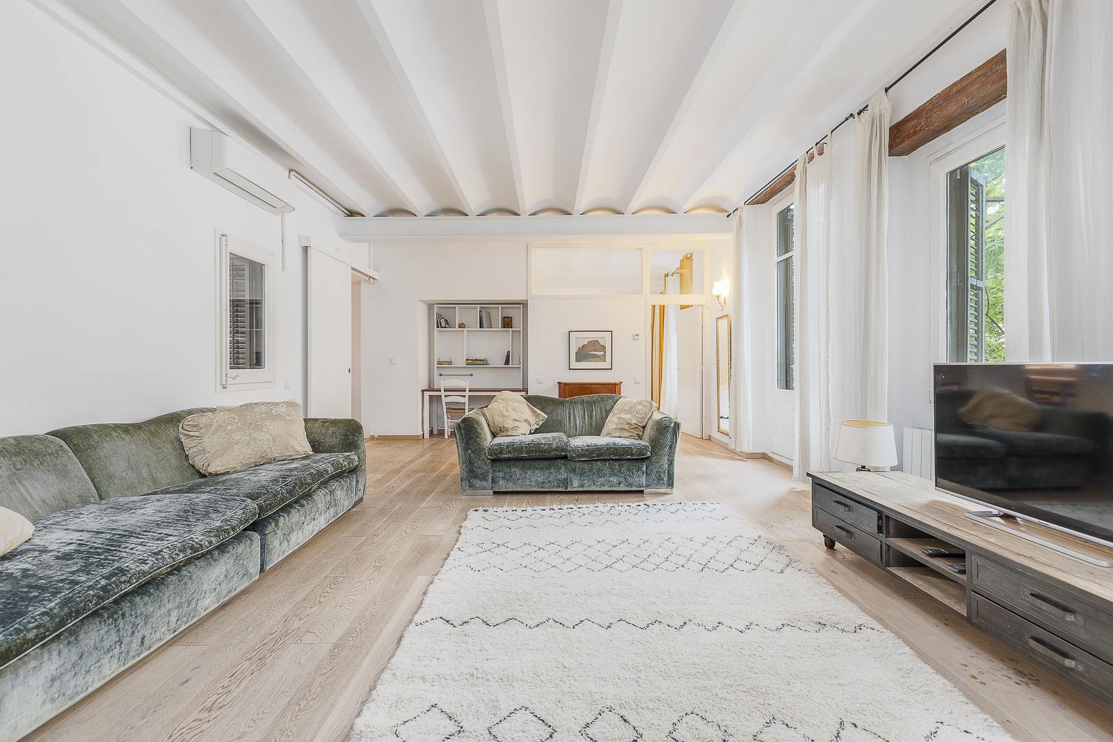 living - Piso de 195m² con 10m² terraza en venta en El Born - gallery - 2