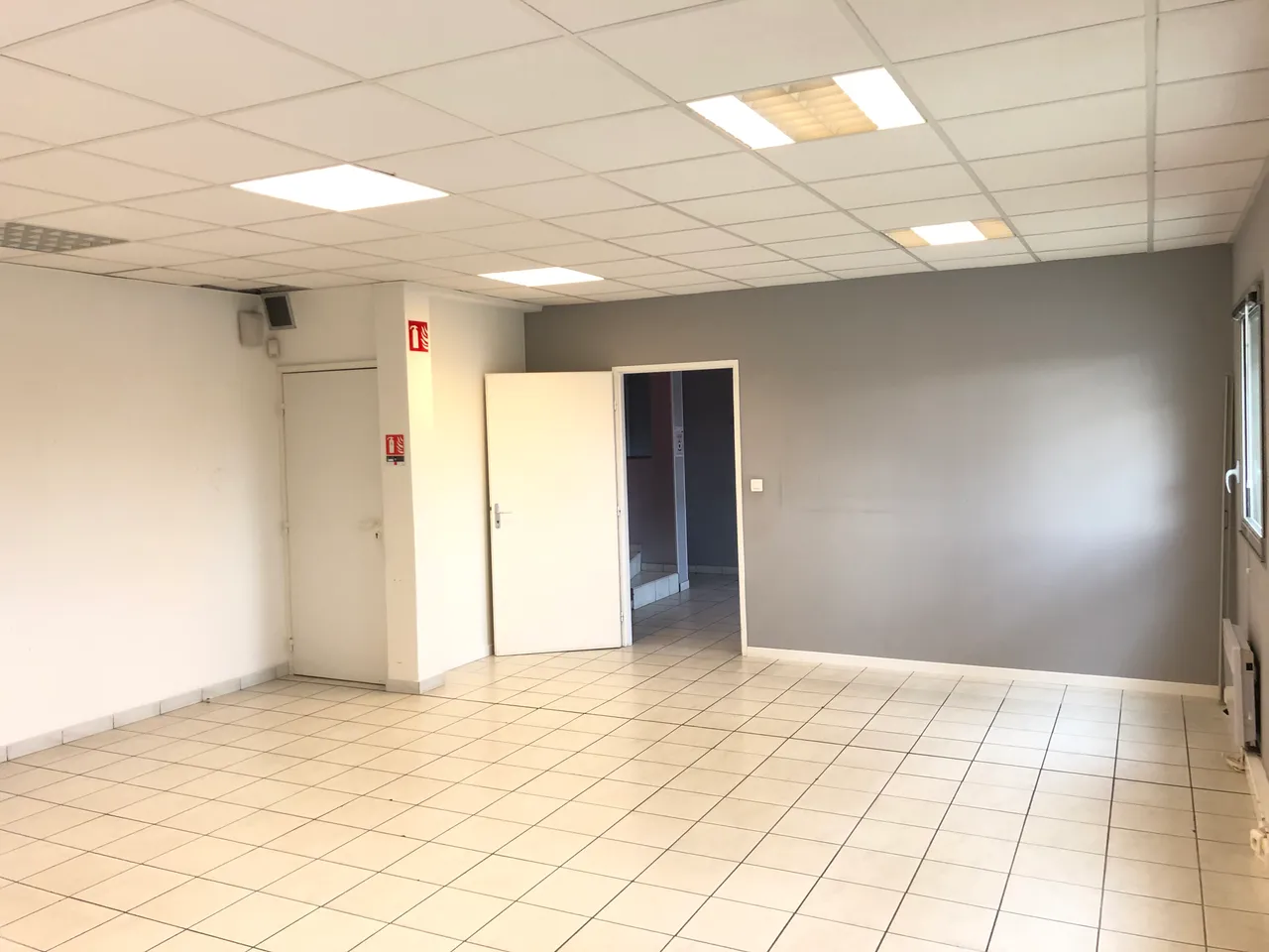 logistics - Light Industrial Premises / Offices For Rent - gallery - 10